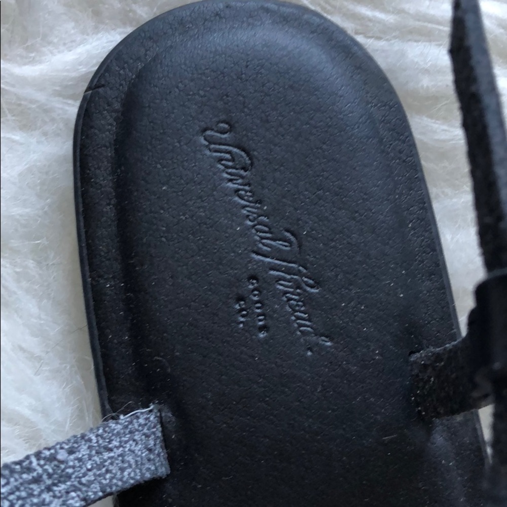 Sandals - Picture 3 of 3